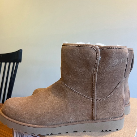 UGG Women's Classic Mini II Boot - Picture 7 of 7